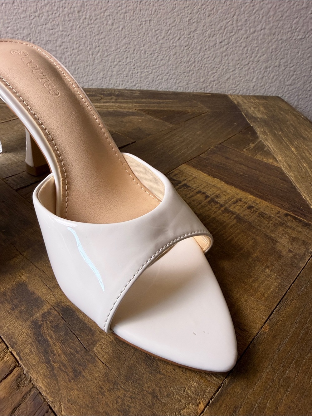 Size 6.5 Coutgo Patent White Open-Toe Heeled Mules - Picture 5 of 9